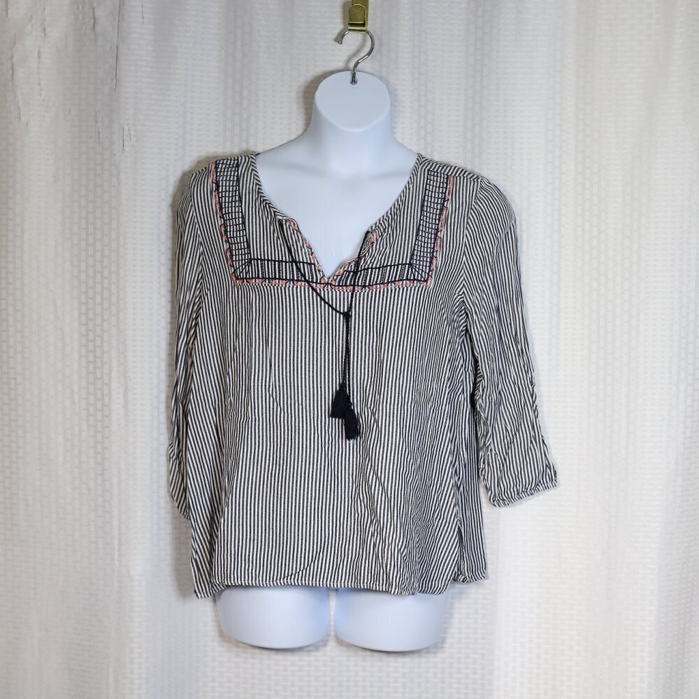 Old Navy Size XL The tunic shirt blue/white striped w/embroidered bodice